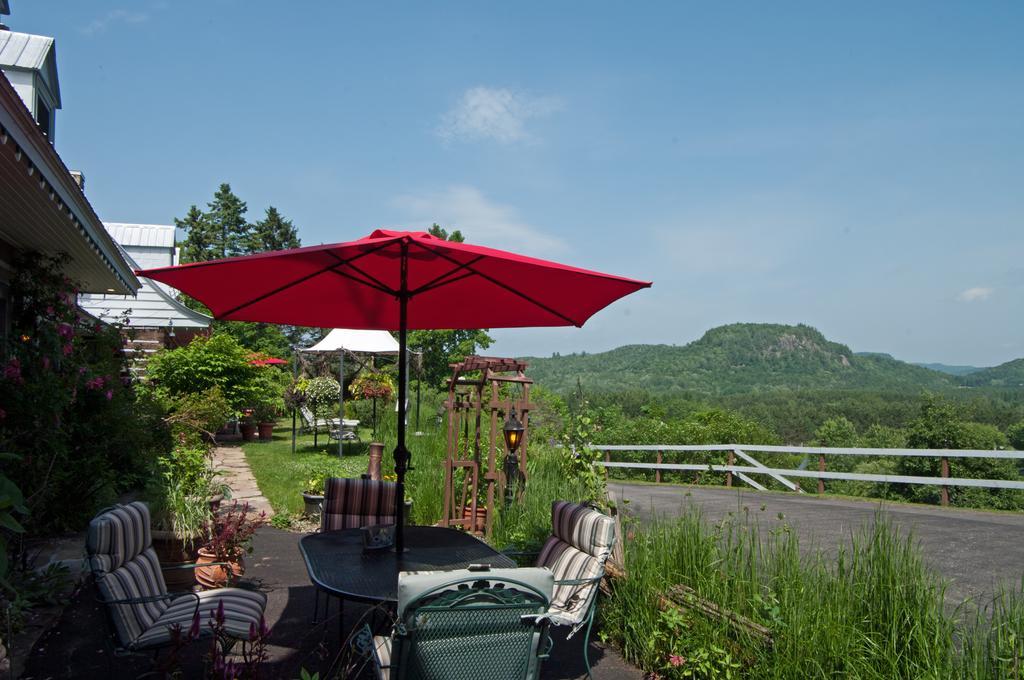 Saint-Sauveur-des-Monts Le Petit Clocher Gite Touristique B & B المظهر الخارجي الصورة