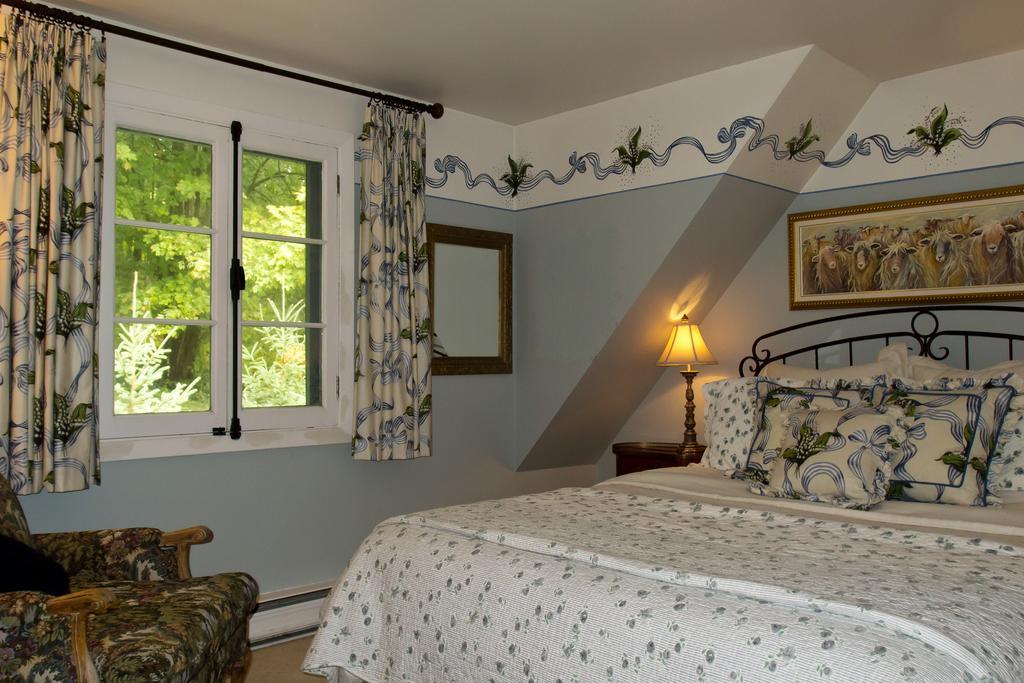 Saint-Sauveur-des-Monts Le Petit Clocher Gite Touristique B & B الغرفة الصورة