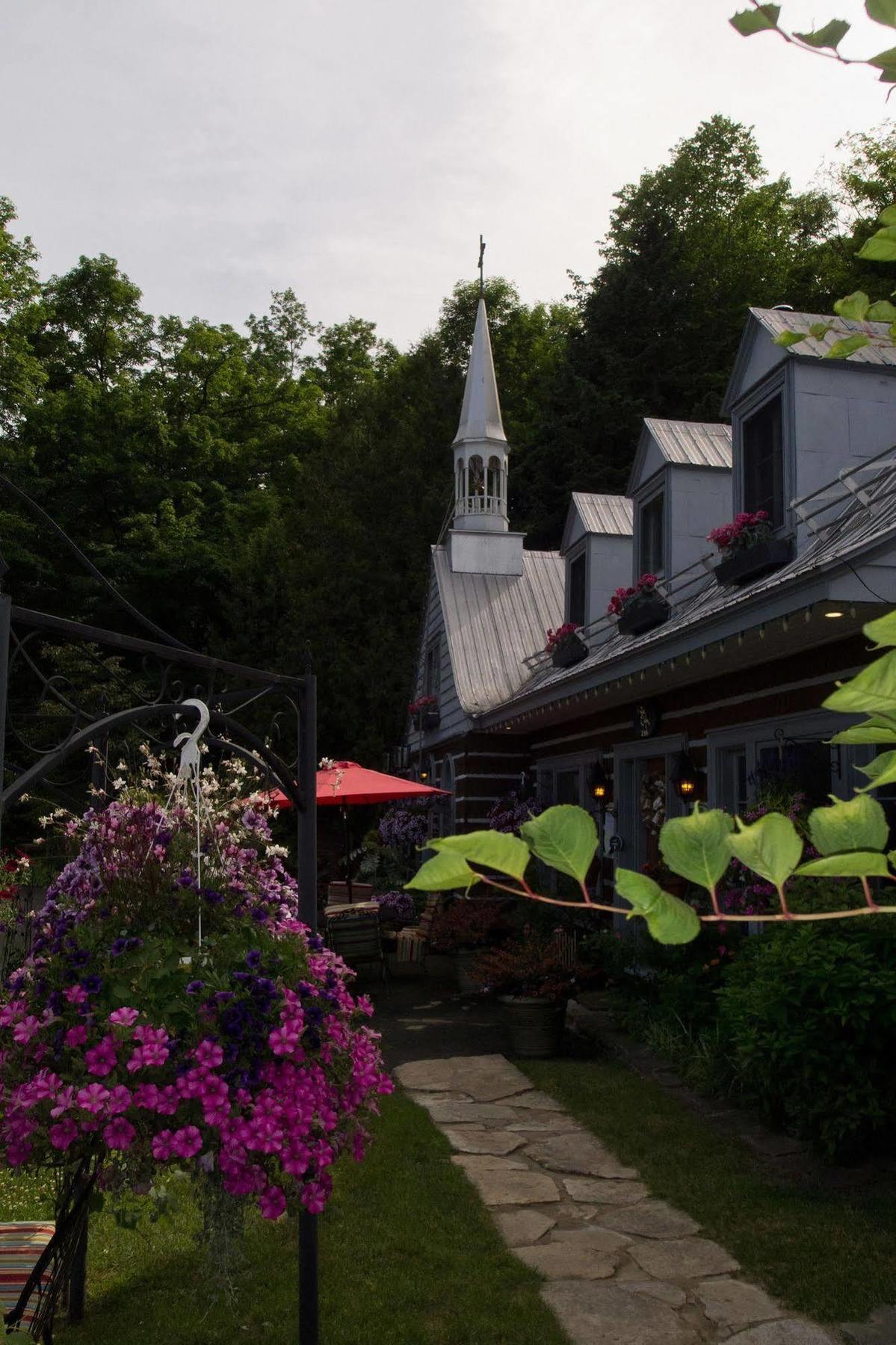 Saint-Sauveur-des-Monts Le Petit Clocher Gite Touristique B & B المظهر الخارجي الصورة