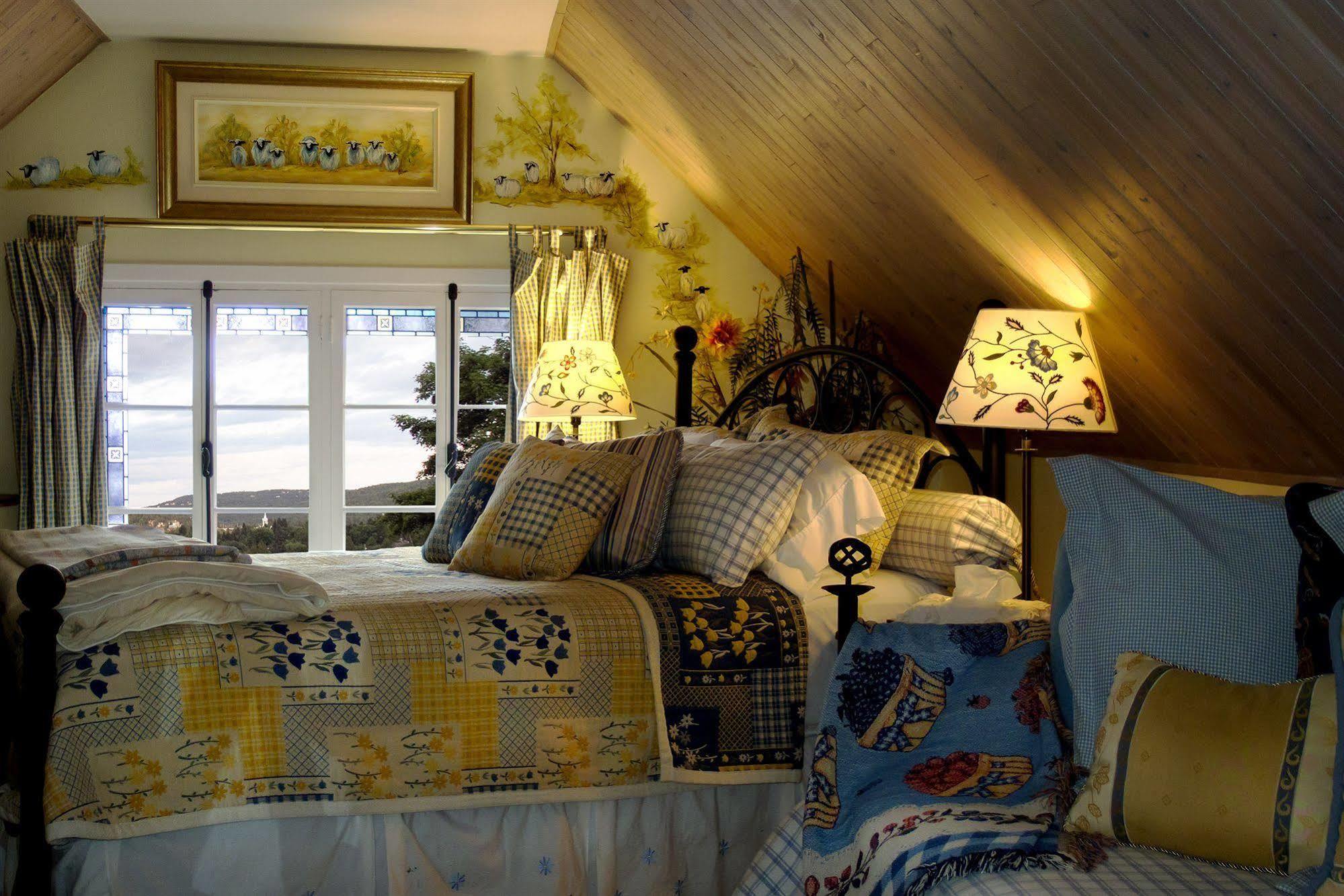 Saint-Sauveur-des-Monts Le Petit Clocher Gite Touristique B & B المظهر الخارجي الصورة